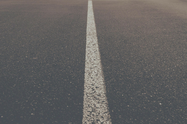 Festik a burkolati jeleket az önkormányzati utakon