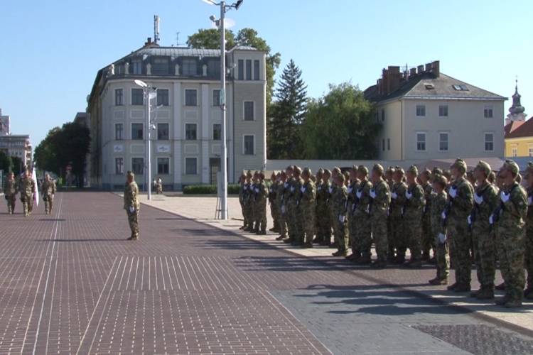 Győr belvárosában tettek katonai esküt