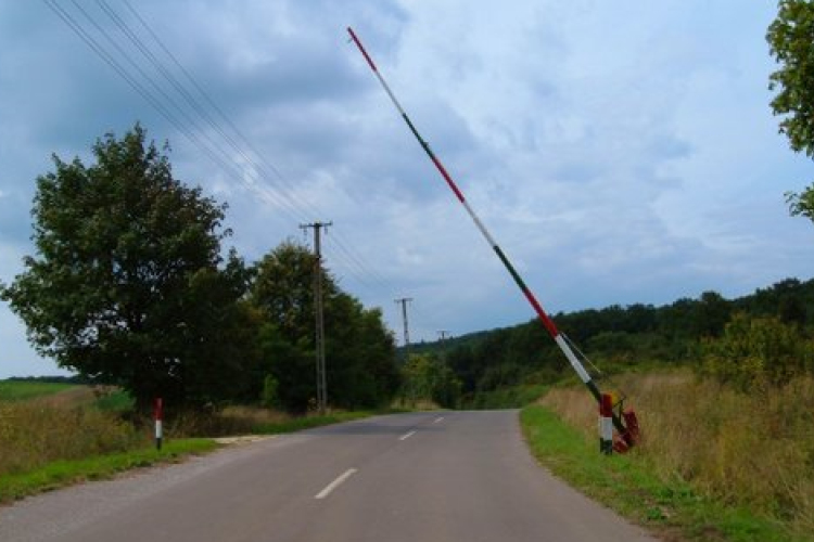 Megrongálták a határsorompót
