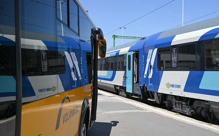 Újra elérhetők a MÁV-Volán szezonális napijegyei