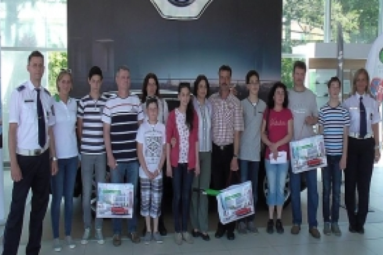 „Közlekedik a család\