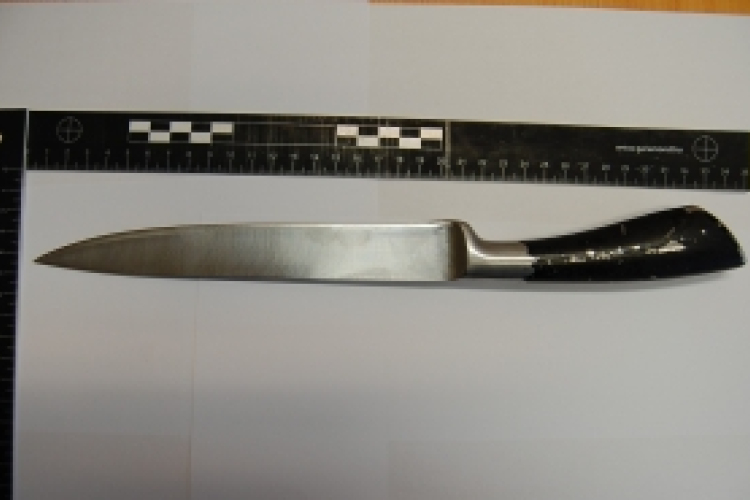 Dulakodott, majd késsel fenyegetőzött a győri férfi 