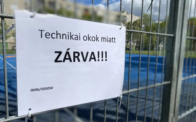 Lezárták az Adyvárosi tó mellett található sportpályát