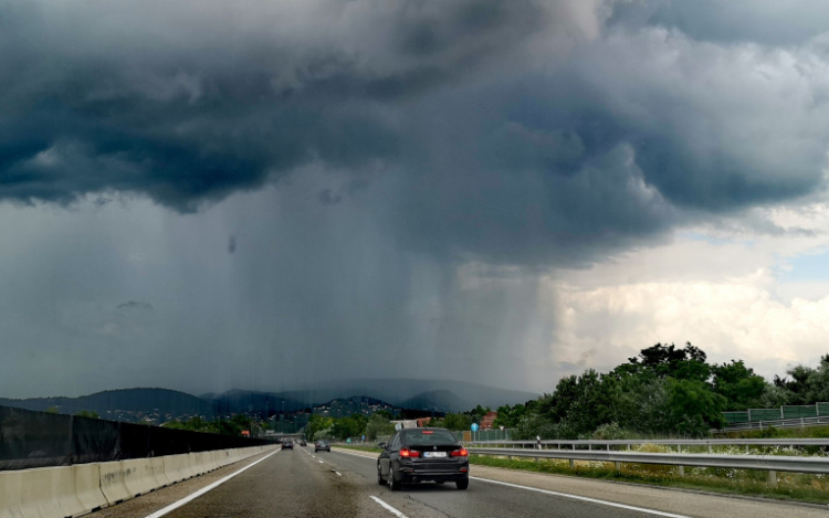Erős széllel érkezik a hidegfront