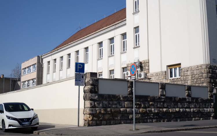 Iskolák, figyelem: lehet idén is pályázni a felújításokra