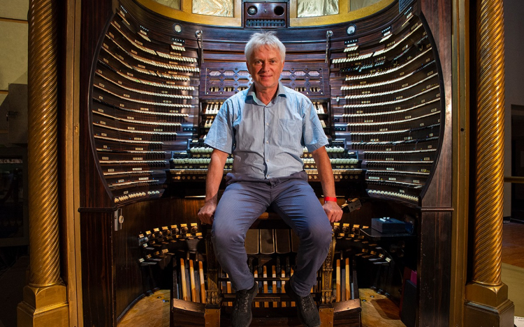 Győri dékán, aki szerelemzenészként hódítja meg Amerikát