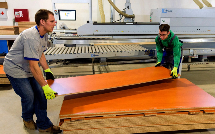 Javulnak a magyar cégek termelési mutatói