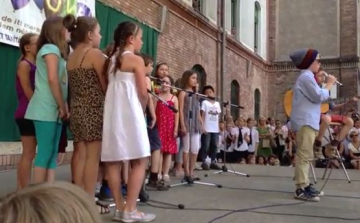 Parádés ByeAlex Kedvesem feldolgozás harmadikosoktól 