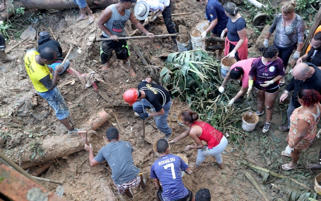 23 ember meghalt egy brazíliai földcsuszamlászban