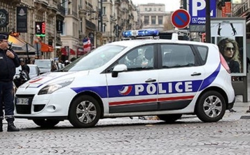 Terrorizmus - Három nőt őrizetbe vettek a gázpalackokkal teli gépkocsi miatt Párizsban, az egyik megsérült