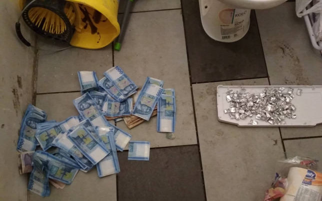 Vécében rejtették el a drogot