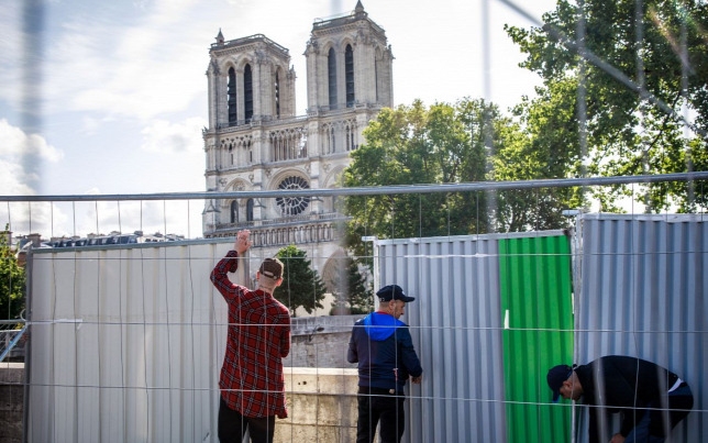 Továbbra is az összeomlás veszélye fenyegeti a Notre-Dame -székesegyházat
