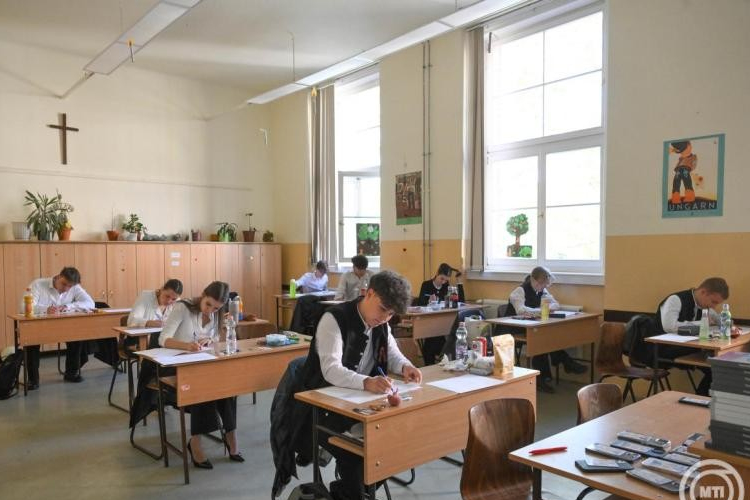 Ilyen volt az idei érettségi: könnyebb töri, nehezebb magyar és szinte változatlan matek