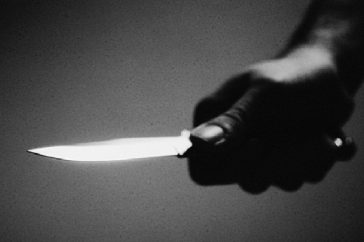 Késsel támadt lakótársaira egy afgán embercsempész a fővárosban
