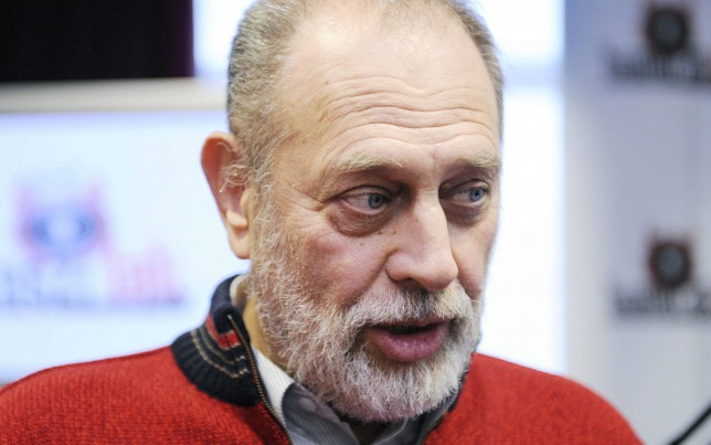 Felnyitják Boros Lajos mellkasát