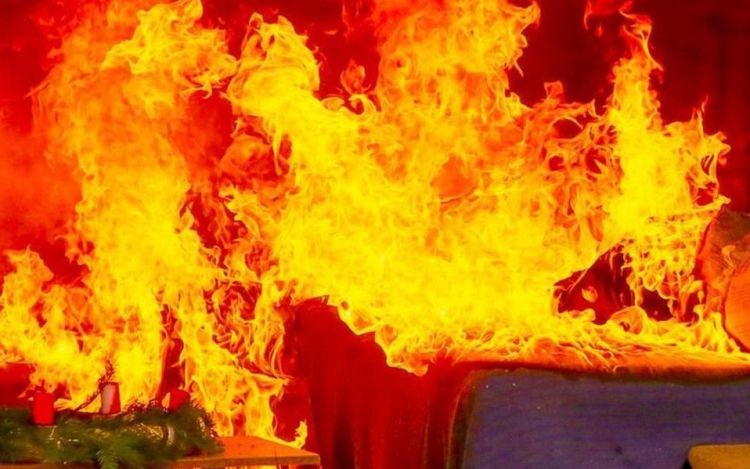 Égő házból mentett egy zirci rendőr