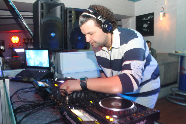 Egy belépő, két zenei stílus