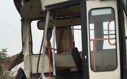 Tragédia! Vonat és busz ütközött Kónynál