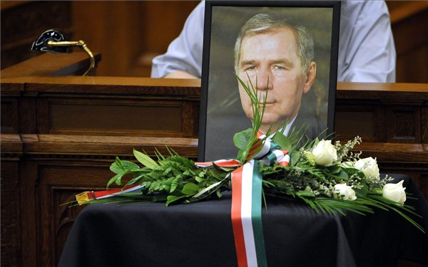 Ma vesznek végső búcsút Horn Gyula volt miniszterelnöktől