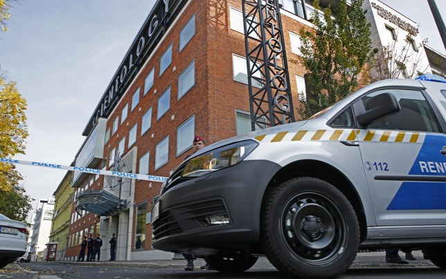 Újra kivonultak a rendőrök a Szcientológiai Egyház székházához