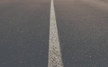 Festik a burkolati jeleket az önkormányzati utakon