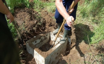 Vonszolták, majd elásták az ellopott páncélszekrényt (videó)