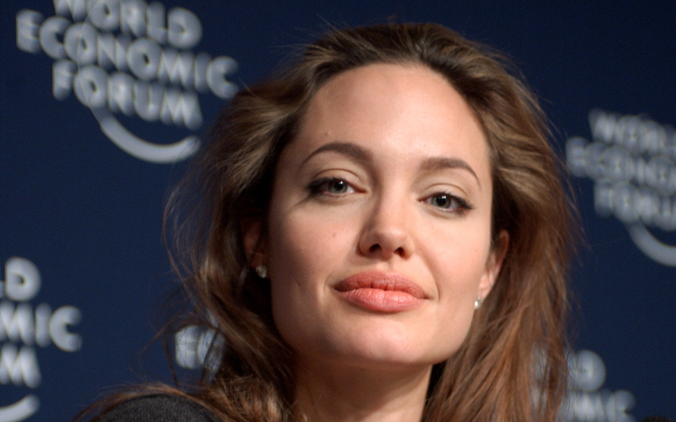 Átmeneti megállapodás: Jolie-é a kizárólagos felügyelet