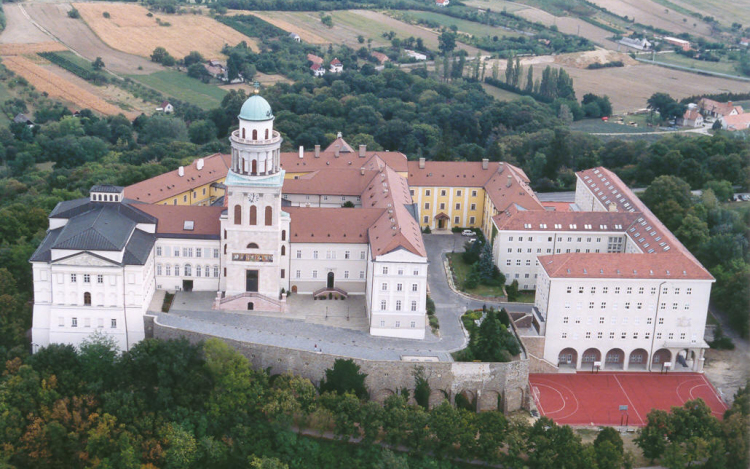 Ma nyílik Pannonhalmán az Apátsági Major Látogatóközpont