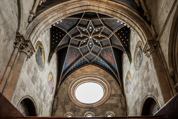 Perényi Miklós ad szólókoncertet a pannonhalmi bazilikában