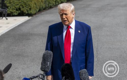 Donald Trump 90 napra felfüggesztette a vámokat, Kínát kivéve