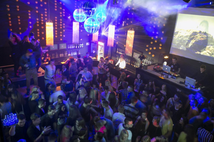 Club Vertigo -  Wake Up Girls / Nőnapi buli 2014.03.08. (szombat)