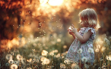 Hihetetlen: két centis pitypang nőtt ki egy kislány füléből