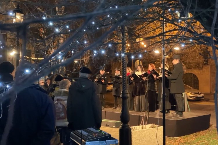 Gázlámpákkal tisztelegnek az elődök előtt