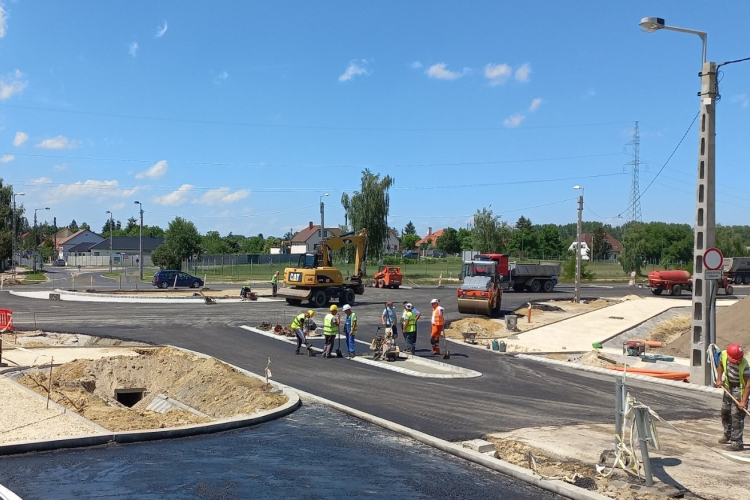 Így változott a forgalmi rend a 83-as főúton az autóépítés miatt