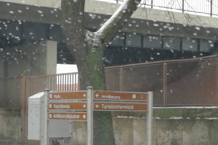 Győrben már a naplementét is tábla jelzi