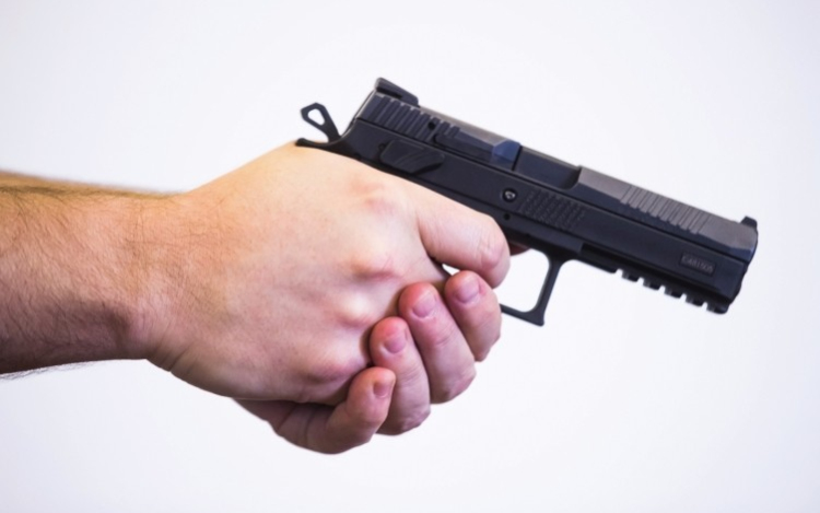 Fegyverrel akarta lelőni főnökét, mert nem kapott szabadságot