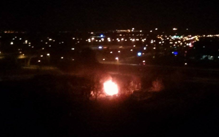 Tűz ütött ki a Bán Aladár utca mögötti területen