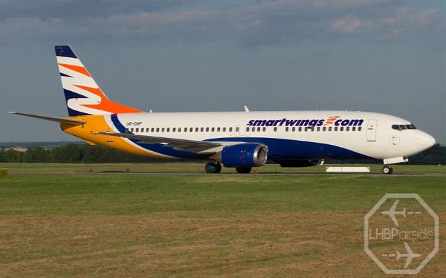 Szétdurrant egy Boeing 737-es repülőgép két futóműve, kényszerleszállás Ferihegyen