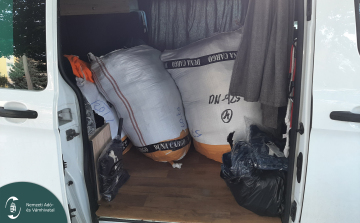 Zsákokban hozta a hamis ruhát