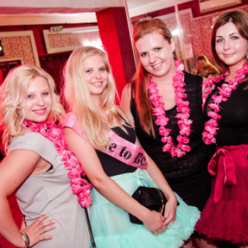 2016.06.24.Mamma Mia Pénteki Video Disco Dj:Hubik