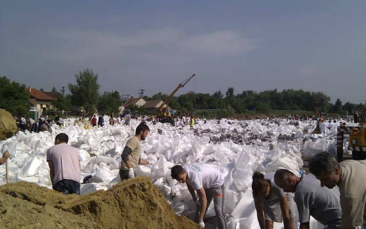  Győr megyei kormányhivatal: védművet fel nem adnak, védvonalat nem vágnak át