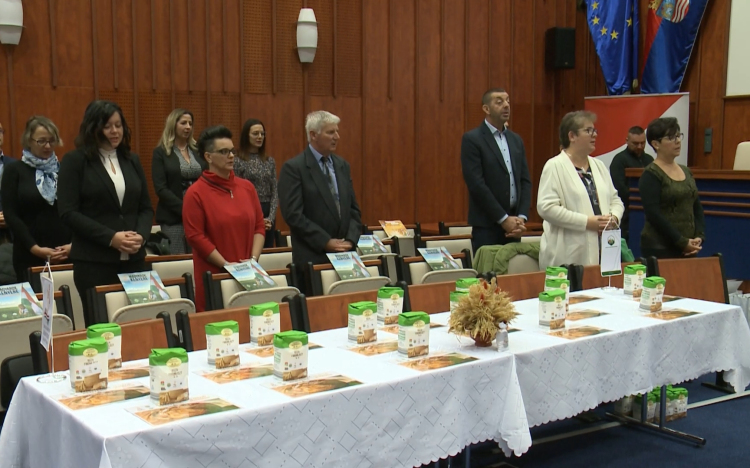 Magyarok Kenyere – 18,5 tonna lisztet adományoztak a vármegyei gazdák