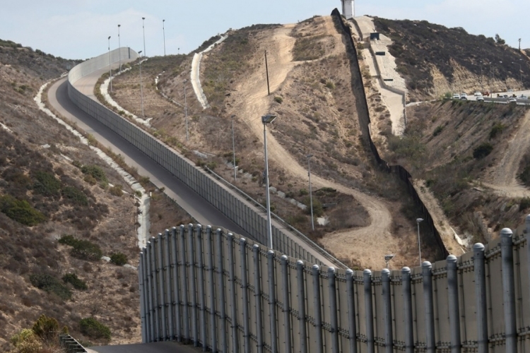 Hónapokon belül megkezdődik a fal építése az USA-mexikói határon
