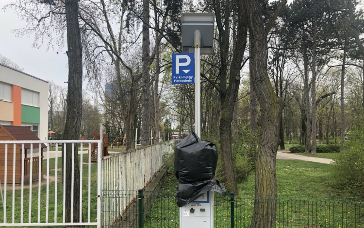 Április 20-ig még nem büntetnek az újonnan kialakított fizetős zónában