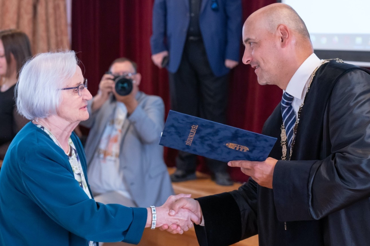 Díszdiplomákat adtak át a Széchenyi István Egyetemen