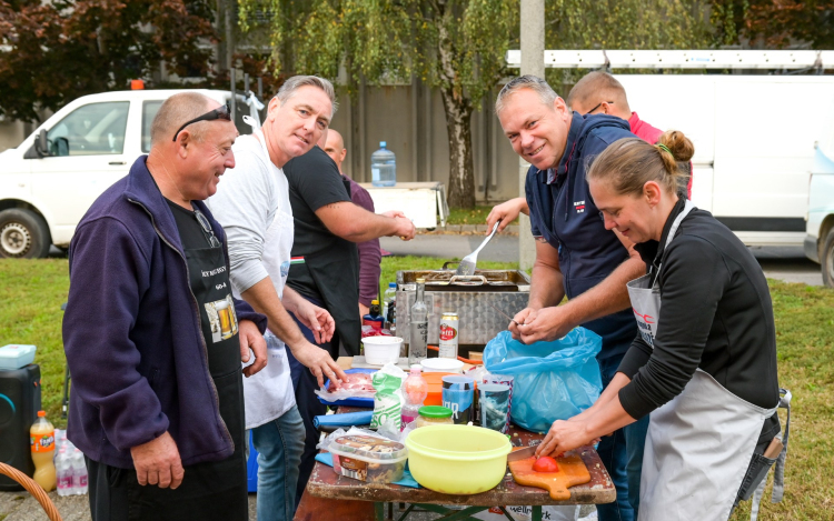 Csapatépítő főzőverseny volt a Pannon-Víz Zrt.-nél
