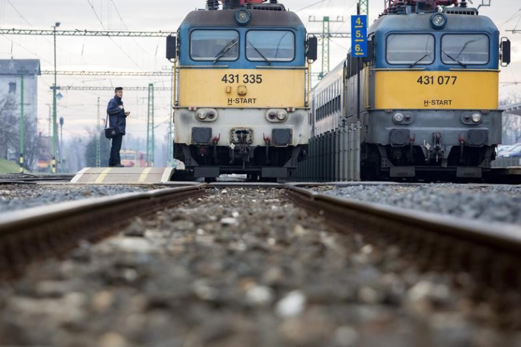 Elhúzódik a karbantartás, pótlóbuszok járnak Győr és Veszprém között