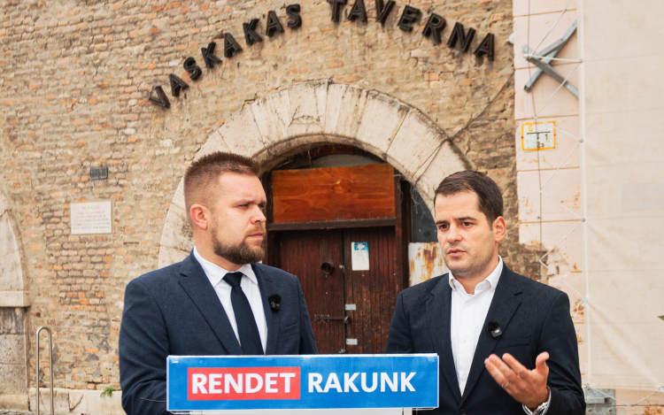 A Vaskakas Taverna visszavásárlása miatt feljelentést tett a polgármester