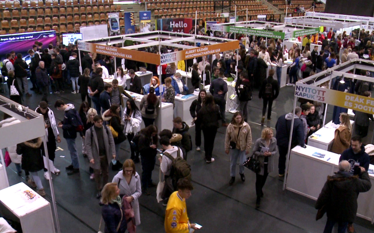 Ötezernél is többen a nyitott kapuk napján