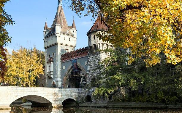 Pénteken hatástalanítják a Városligetben talált bombát